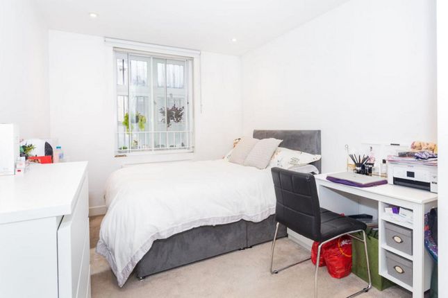 Flat for sale in Paisley Court, Limehouse