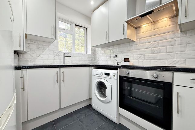 8, Buckfield Court, Iver photo 3