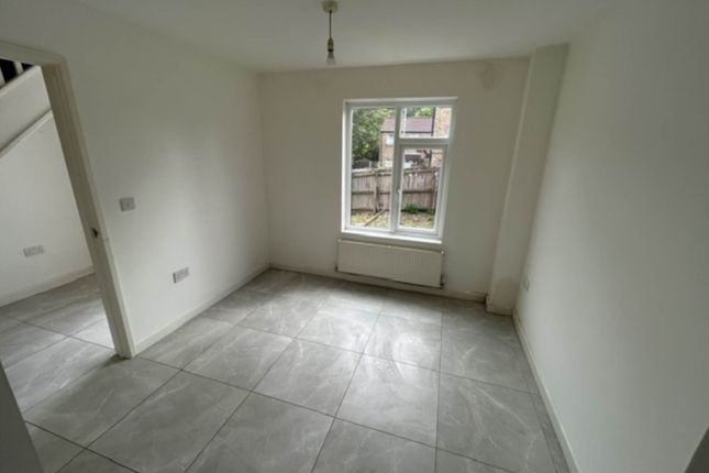 34, Brookfield, Cardiff photo 3