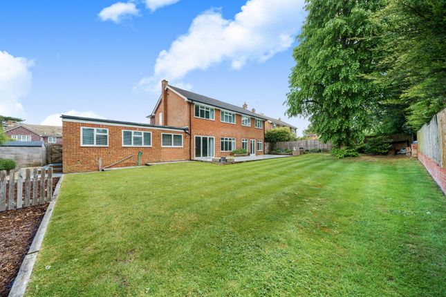 3, Holmwood Close, East Horsley photo 2