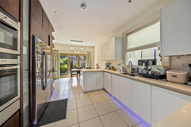 49, Defoe Avenue, Surrey photo 4