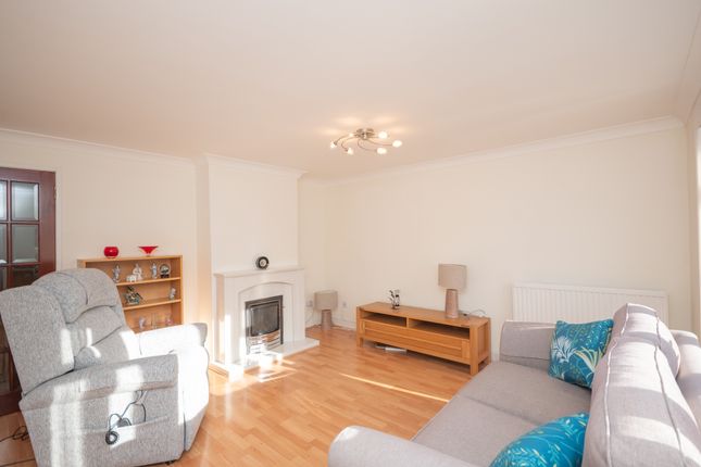 3b, Moss Knowe, Cumbernauld photo 3
