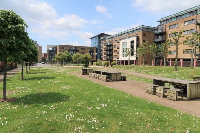 Flat for sale in Ferry Court, Cardiff