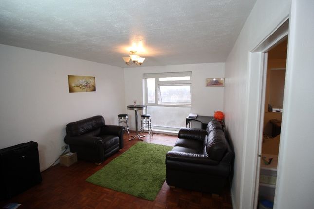 Flat for sale in Kelso Court, Anerley Park, Penge, London
