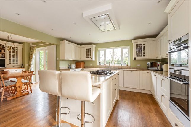 2, Parsonage Close, Hampshire photo 2