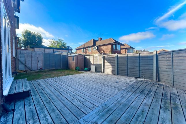 25 St Barnabas Road, Sutton photo 4
