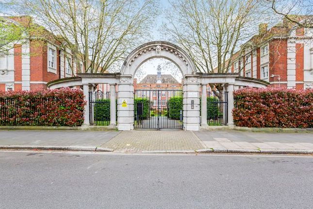 Flat for sale in Tutelage Court, College Terrace, Bow
