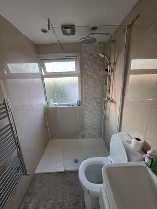 7 Hill Road, Wembley photo 5