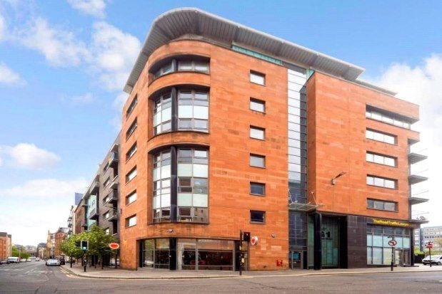 Flat to rent in 161 High Street, Glasgow