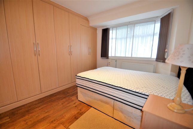 Room to rent in Edward Road, Feltham