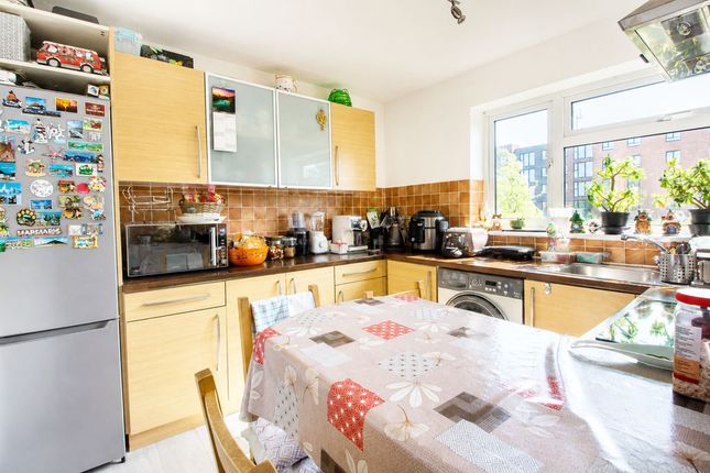 4, Clifton Close, Cheshunt photo 4