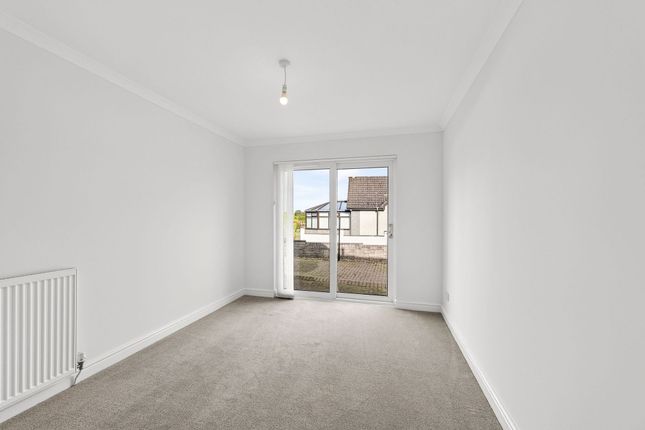 4 Parkland Grove, Bathgate photo 4