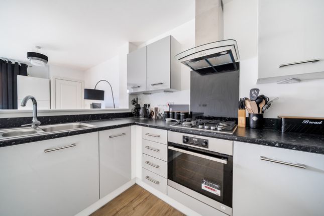 Flat 9, 28, Crusade Way, Rochester photo 2