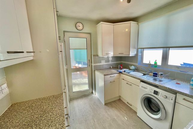 16, Sunnybank Road, Potters Bar photo 3