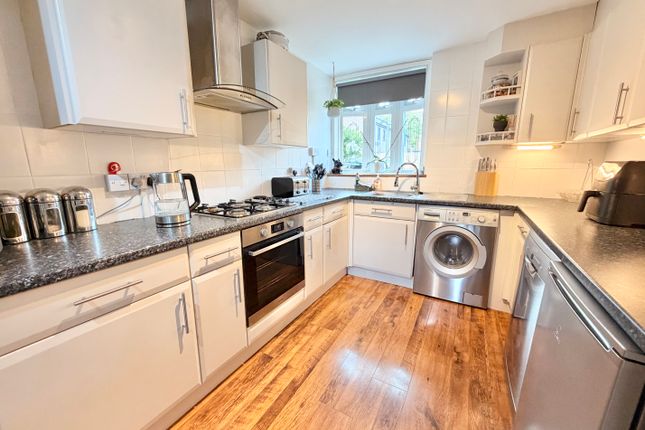 17, BARBERRY CLOSE, HAROLD HILL photo 5