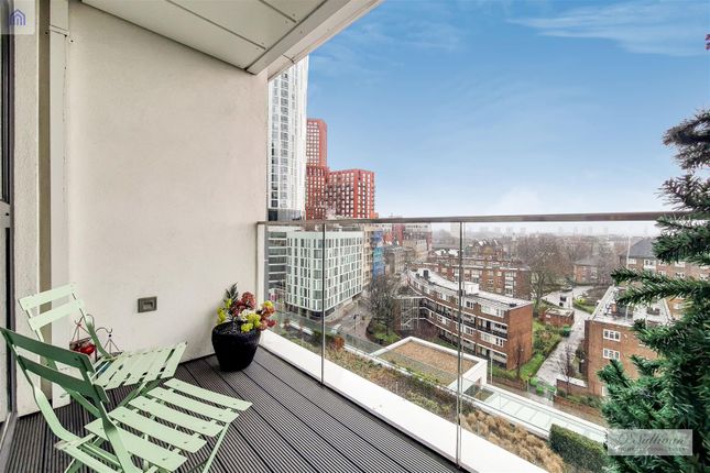 Flat for sale in Collet House, Nine Elms Point, London