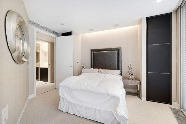 Apartment 137 The Tower, 1, St. George Wharf, London photo 4