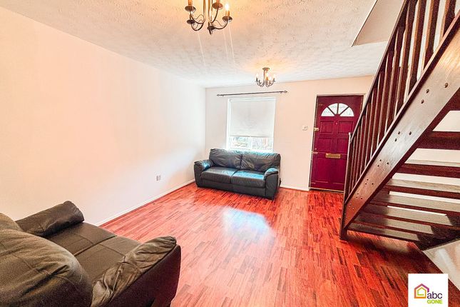 47 Blossom Close, Dagenham photo 2