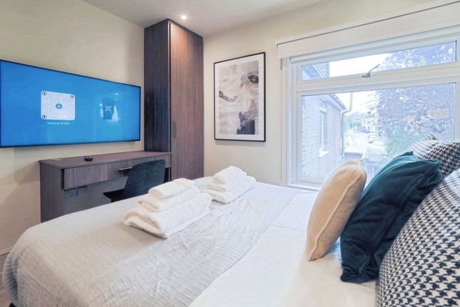 Room 4, 14, Wellington Road, Hertfordshire photo 3