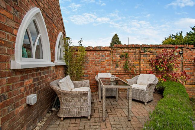 Semi-detached house for sale in Oxford Road, Banbury, Oxfordshire