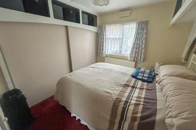 21, Woodlands, Sacketts Grove, Jaywick Lane, Clacton-On-Sea photo 4