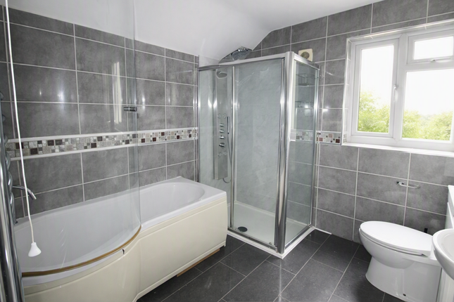 136, Croydon photo 5