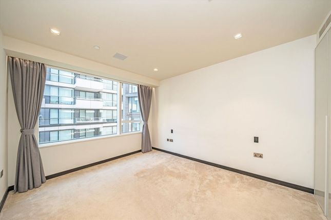 17 Sandringham House, Earls Way, London photo 4