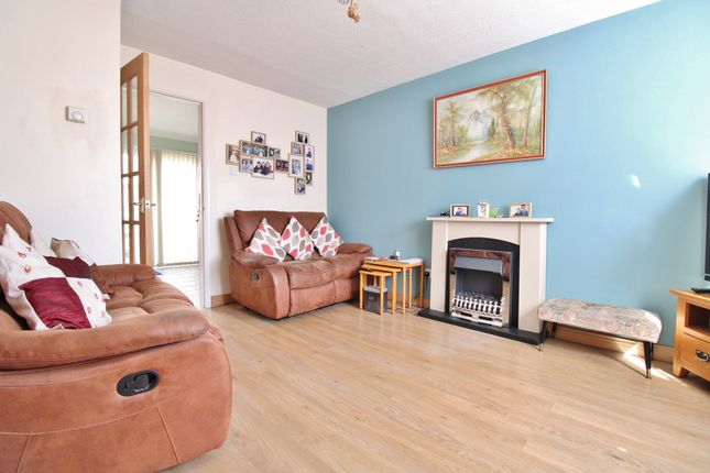 23, Kestrel Close, Fareham photo 2