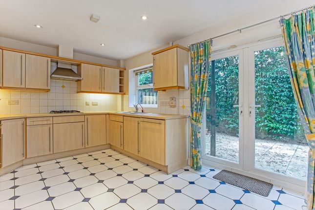 Town house to rent in Penners Gardens, Surbiton