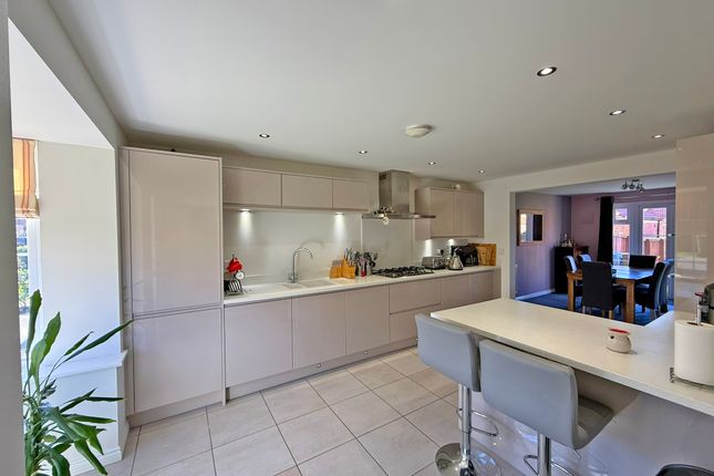 2, Foxglove Way, Scarborough photo 2