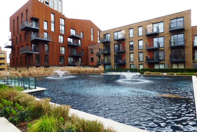 Flat to rent in Baroque Gardens Grand Canal Avenue, Surrey Quays