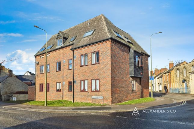 2-bed flat on Harcourt House, Bicester, £1,200/mo