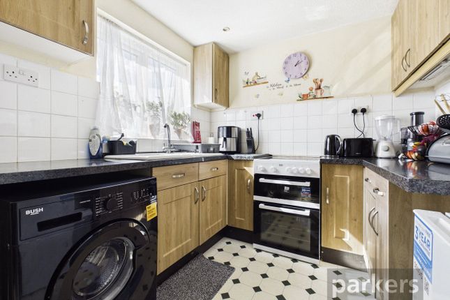4, Dovehouse Close, Witney photo 3