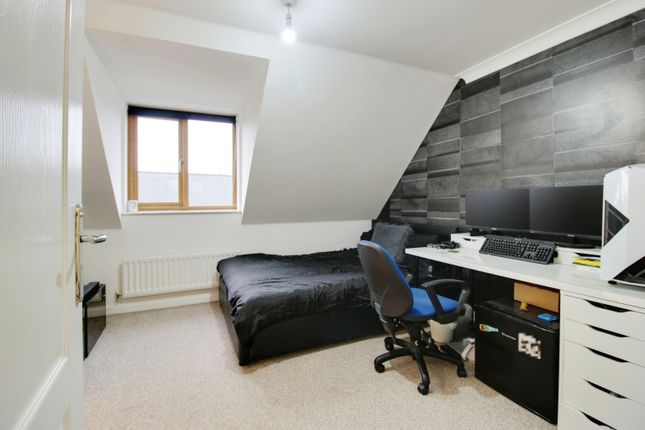 Town house for sale in Dunley Close, Swindon, Wiltshire