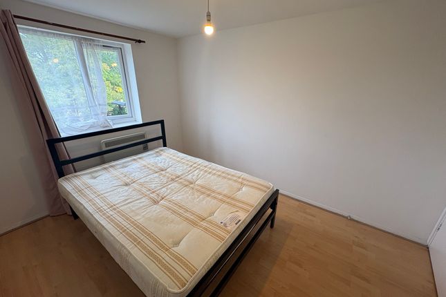 6, Greenslade Road Barking photo 3