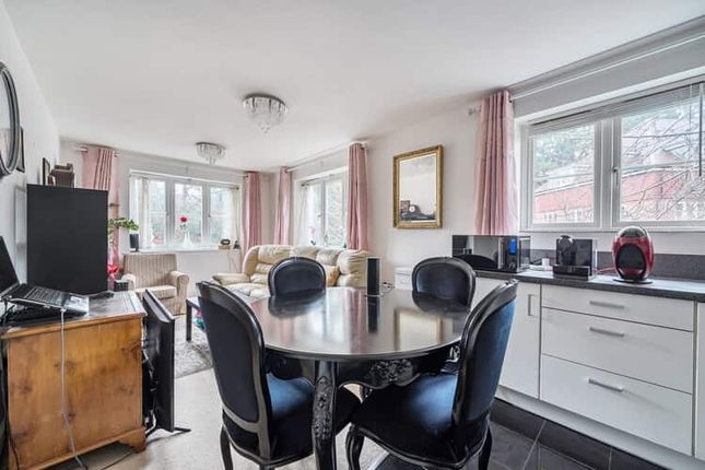 45a, Upper Meadow, GERRARDS CROSS photo 4