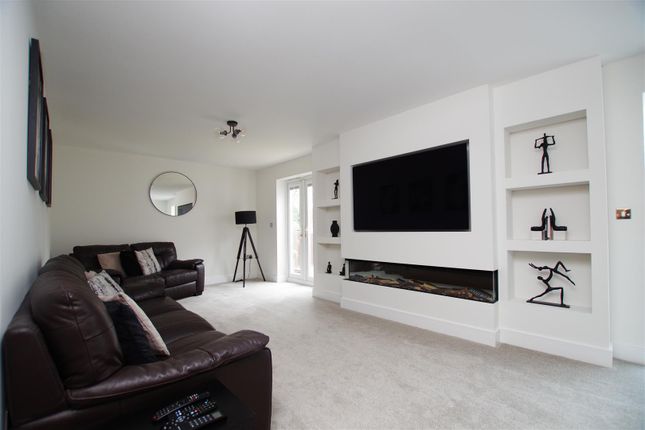 2, Gosling Close, Swindon photo 4