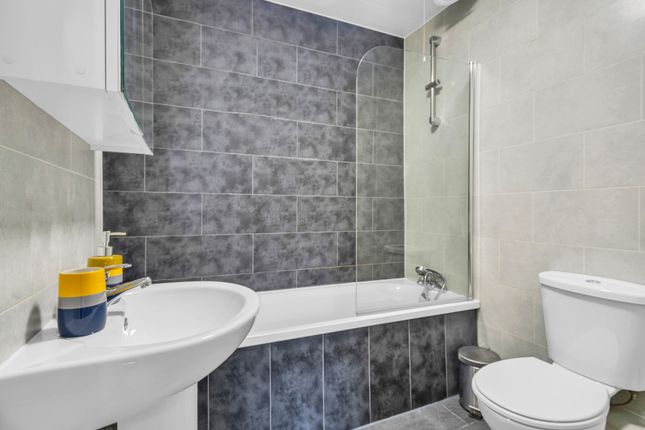 FLAT 5, HYDE PARK ROAD, Leeds photo 5