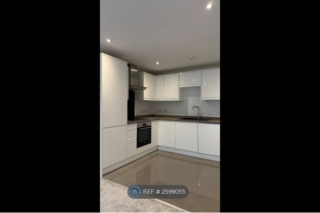 Flat  Seafarers Court, Queens Terrace, Southampton photo 4
