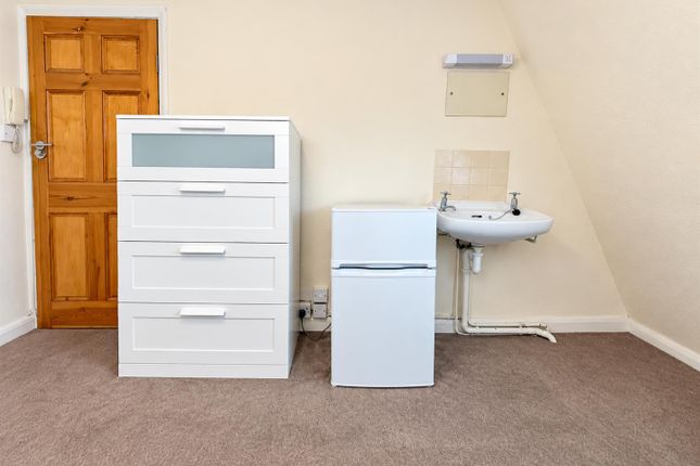 Room 2, 12, Bedford Square, Brighton photo 4