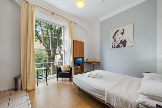 Studio flat on Flat 08, 44 Cartwright Gardens, Bloomsbury, London, £2,470/mo