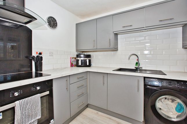 26, Seaborough View, Crewkerne photo 4