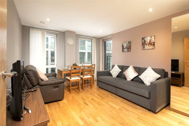 Flat to rent in Indescon Square, London