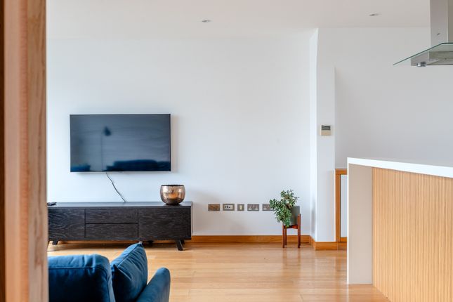 Flat to rent in Sackville Street, Mayfair