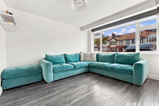 17, Orchardleigh Avenue, Enfield photo 3