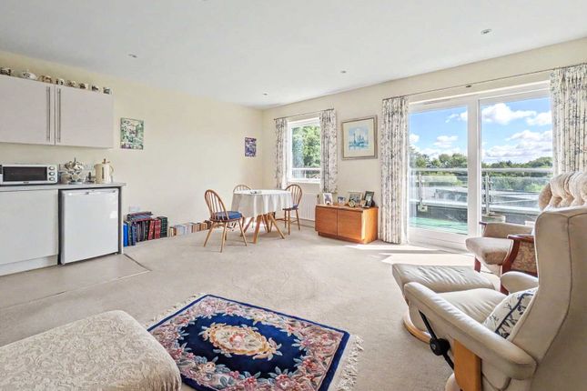 Weycombe House, 24, Wispers Lane, Surrey photo 3