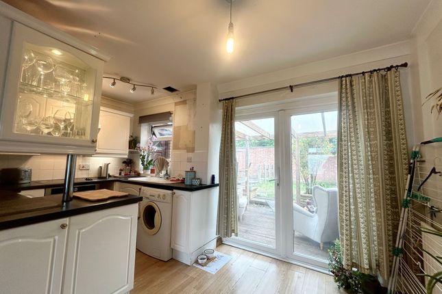 14 Hale Avenue, Milton Keynes photo 4