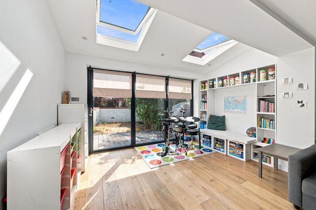 23, Osier Crescent, London photo 4