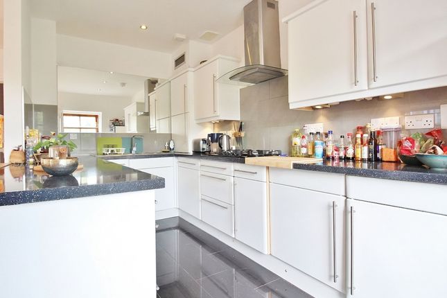 Flat 20, Osprey House Lower Square, Isleworth photo 4