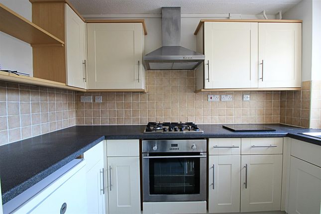 84, Roman Gardens, Kings Langley photo 3